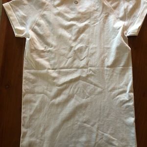 Lululemon swiftly tech short sleeve